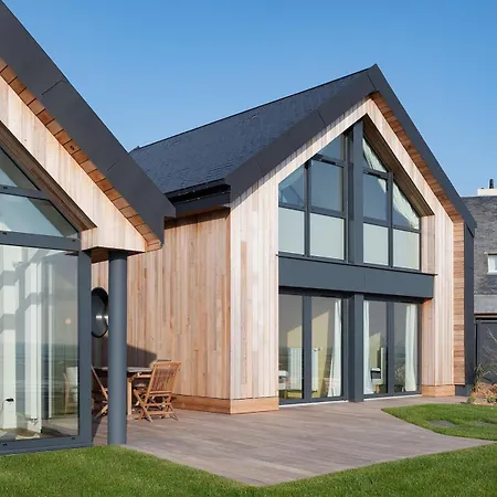 Architect-designed With Sea View Apartman