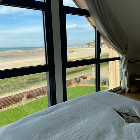 Architect-designed With Sea View Apartment