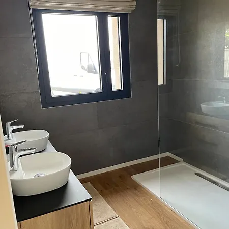 Architect-designed With Sea View