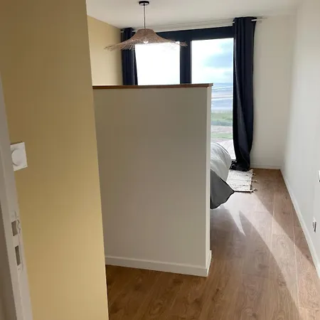 Architect-designed With Sea View Apartman