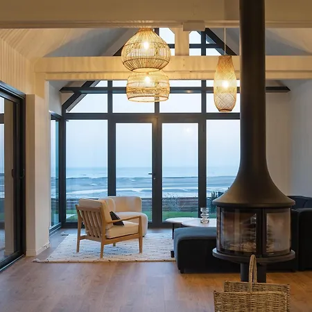 Architect-designed With Sea View *