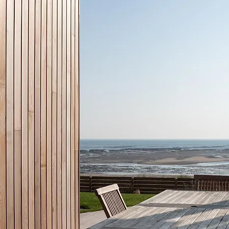 Architect-designed With Sea View Apartman