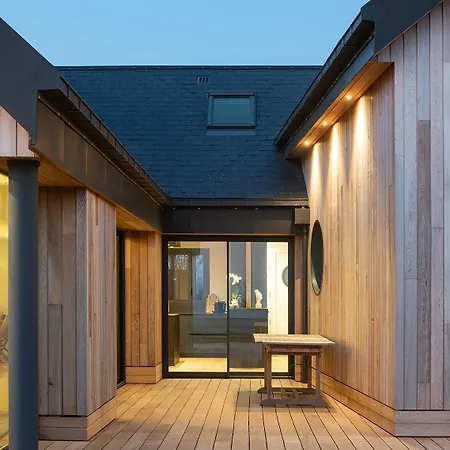 Architect-designed With Sea View