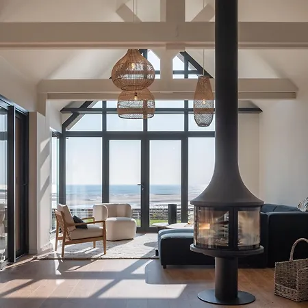 Architect-designed With Sea View Apartment